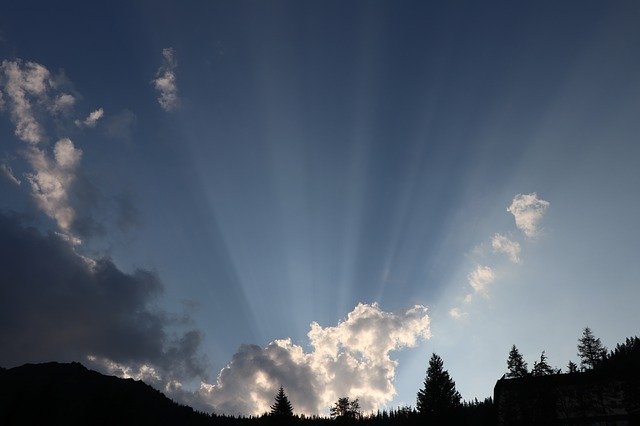 Download gratuito Clouds The Rays Buried - foto o immagine gratuita da modificare con l'editor di immagini online GIMP