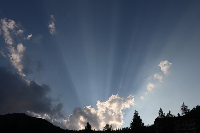 ดาวน์โหลดฟรี Clouds The Rays Buried - ภาพถ่ายหรือรูปภาพที่จะแก้ไขด้วยโปรแกรมแก้ไขรูปภาพออนไลน์ GIMP ได้ฟรี