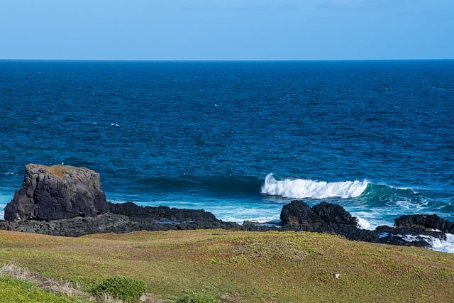 הורדה חינם גלי חוף אוקיינוס ​​אופק צוק תמונה חינם לעריכה עם עורך תמונות מקוון חינמי של GIMP