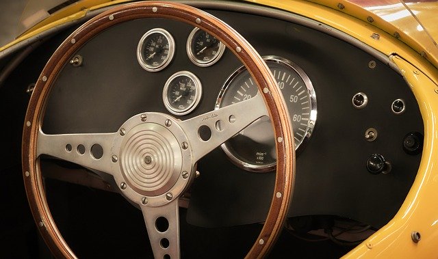 Descărcare gratuită Cockpit Auto Steering Wheel - fotografie sau imagine gratuită pentru a fi editată cu editorul de imagini online GIMP