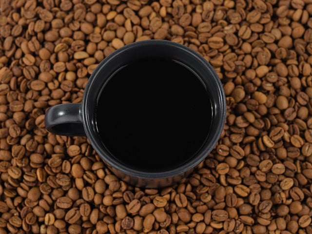 دانلود رایگان تصویر خام دانه های کافئین فنجان قهوه برای ویرایش با ویرایشگر تصویر آنلاین رایگان GIMP