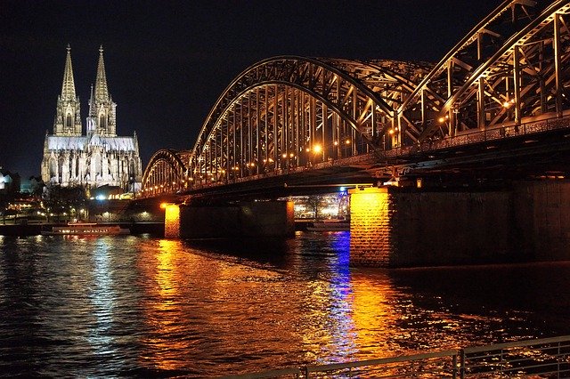 Unduh gratis Cologne Bridge River - foto atau gambar gratis untuk diedit dengan editor gambar online GIMP