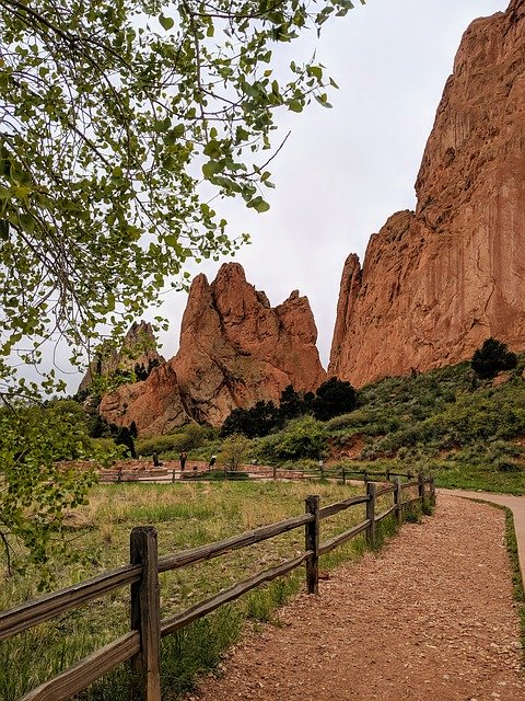 Descarga gratuita Colorado Red Rocks Mountains: foto o imagen gratuita para editar con el editor de imágenes en línea GIMP