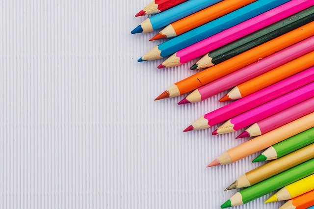 Безкоштовно завантажте кольорові олівці, олівці, папір - безкоштовне фото або зображення для редагування за допомогою онлайн-редактора зображень GIMP