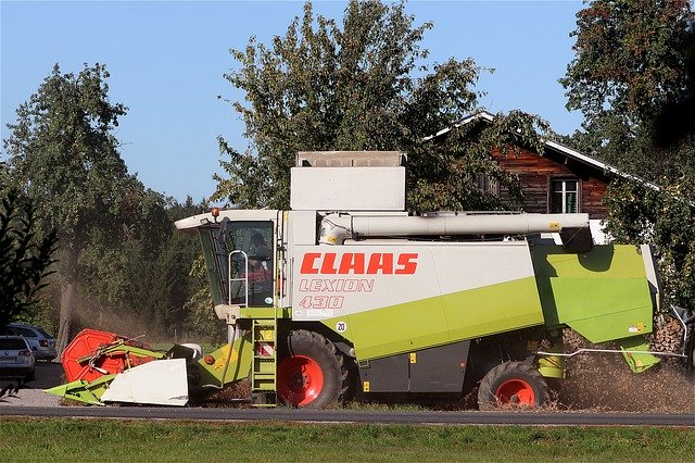 Gratis download Combine Harvester Harvest - gratis foto of afbeelding om te bewerken met GIMP online afbeeldingseditor