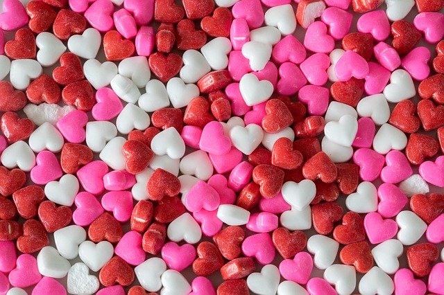 Muat turun percuma Confetti Hearts Birthday - foto atau gambar percuma untuk diedit dengan editor imej dalam talian GIMP