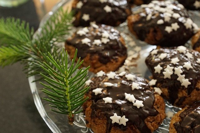 Descarga gratuita Cookie Christmas Eat: foto o imagen gratuita para editar con el editor de imágenes en línea GIMP