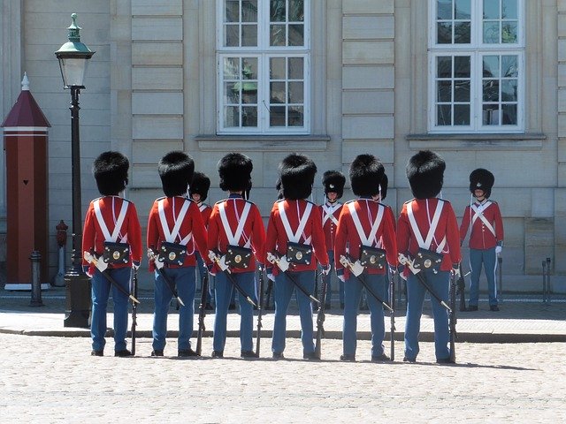 Unduh gratis Copenhagen Guard Amalienborg - foto atau gambar gratis untuk diedit dengan editor gambar online GIMP