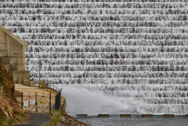 Scarica gratuitamente l'immagine gratuita dell'acqua del serbatoio della diga di Cotter da modificare con l'editor di immagini online gratuito GIMP