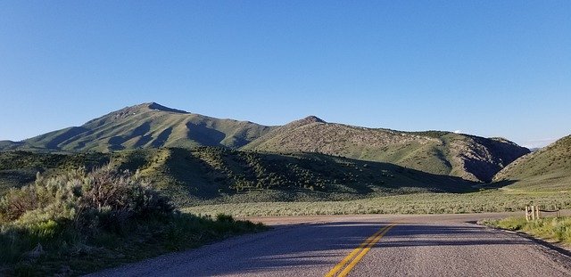 Country Road Mountains Idaho Rocky 무료 다운로드 - 김프 온라인 이미지 편집기로 편집할 수 있는 무료 사진 또는 그림