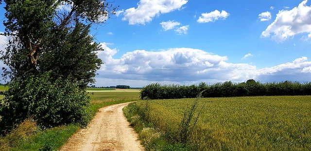 Безкоштовно завантажте Countryside Clouds Belgium — безкоштовну фотографію чи зображення для редагування за допомогою онлайн-редактора зображень GIMP