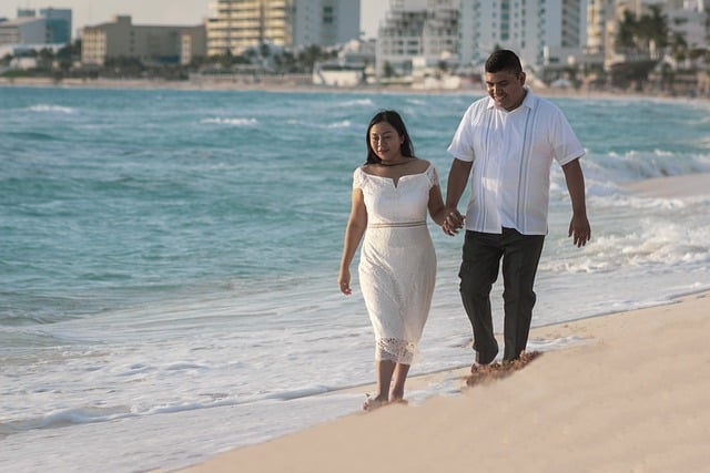 Безкоштовно завантажте фотографію пара, пляж, море, пісок, весілля, яку можна редагувати за допомогою безкоштовного онлайн-редактора зображень GIMP