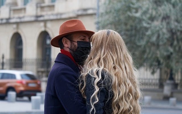 Free download couple city pandemic affection free picture to be edited with GIMP free online image editor