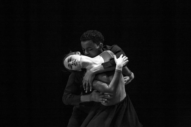Безкоштовно завантажте безкоштовне зображення пари танцюристів танцюристів для редагування за допомогою безкоштовного онлайн-редактора зображень GIMP