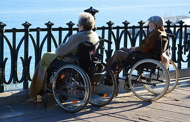 Téléchargement gratuit de Couple Handicap Wheelchair Senior - photo ou image gratuite à éditer avec l'éditeur d'images en ligne GIMP
