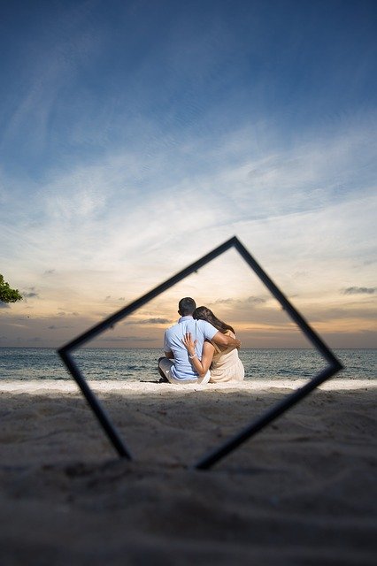 Unduh gratis Couple Kiss Ocean - foto atau gambar gratis untuk diedit dengan editor gambar online GIMP