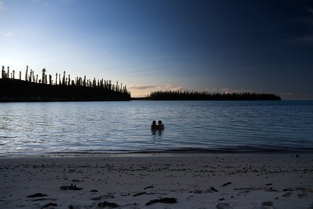 Free download couple romance beach together free picture to be edited with GIMP free online image editor