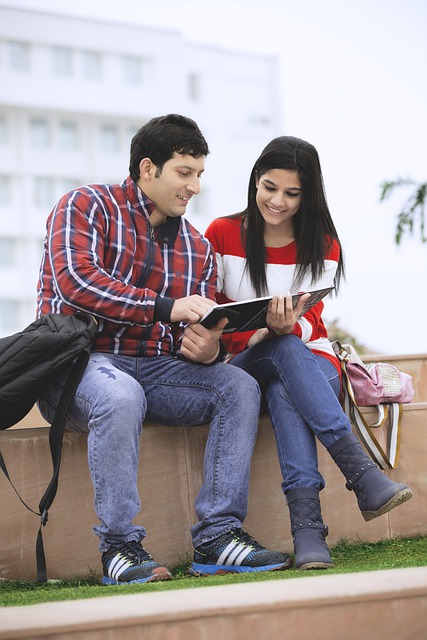 Free download couple students university college free picture to be edited with GIMP free online image editor