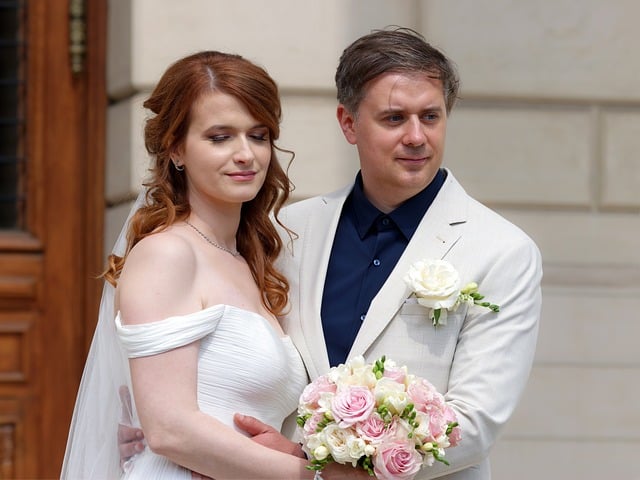 Free download couple young lovers married posing free picture to be edited with GIMP free online image editor