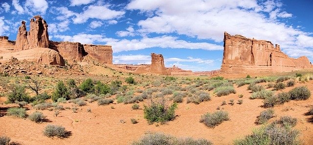 무료 다운로드 Courthouse Wash Arches National - 무료 사진 또는 GIMP 온라인 이미지 편집기로 편집할 수 있는 사진