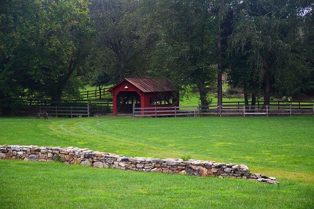 Gratis download Covered Bridge Farm Countryside - gratis foto of afbeelding om te bewerken met GIMP online afbeeldingseditor