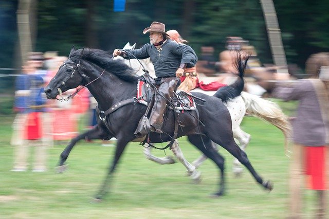 Descarga gratuita Cowboy Horse Ride: foto o imagen gratuita para editar con el editor de imágenes en línea GIMP