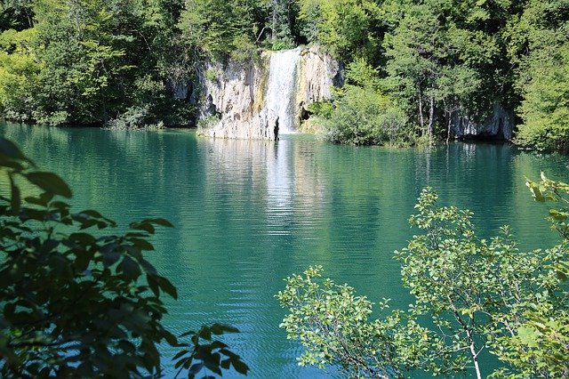 ดาวน์โหลดฟรี Croatia Lake Water - ภาพถ่ายหรือรูปภาพฟรีที่จะแก้ไขด้วยโปรแกรมแก้ไขรูปภาพออนไลน์ GIMP