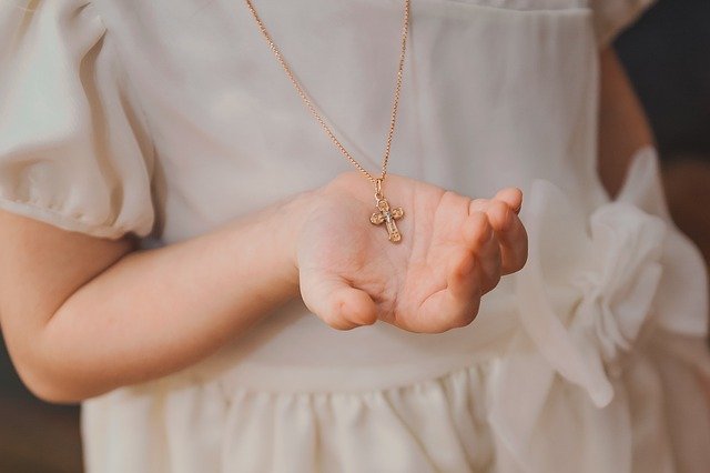 Muat turun percuma Cross Baptism Girl - foto atau gambar percuma untuk diedit dengan editor imej dalam talian GIMP