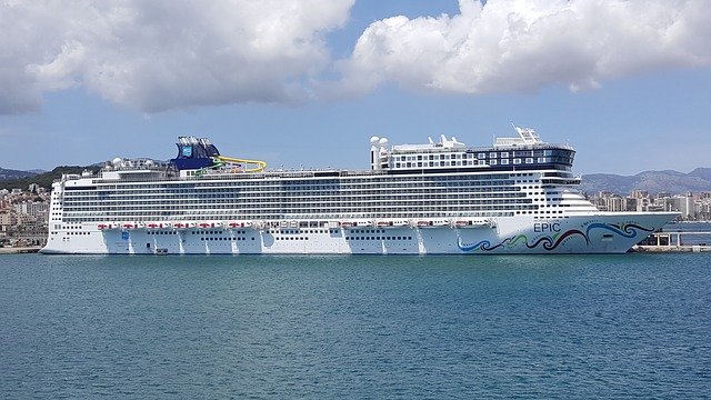 Free download Cruise Ship -  free photo or picture to be edited with GIMP online image editor