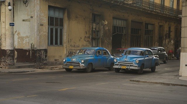 Scarica gratuitamente il modello di foto gratuito di Cuba Havana Street da modificare con l'editor di immagini online di GIMP