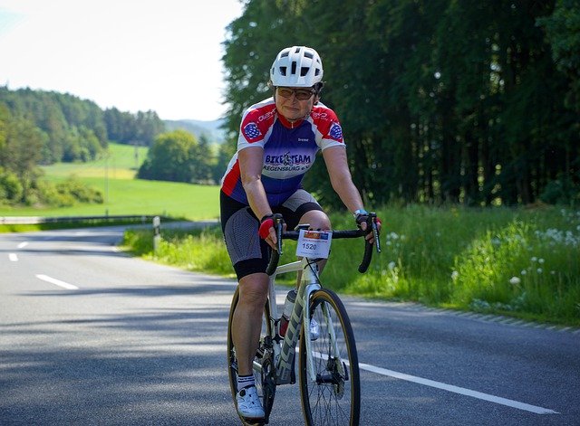Kostenloser Download Cyclists Racing Road Bike - kostenloses Foto oder Bild zur Bearbeitung mit GIMP Online-Bildbearbeitung
