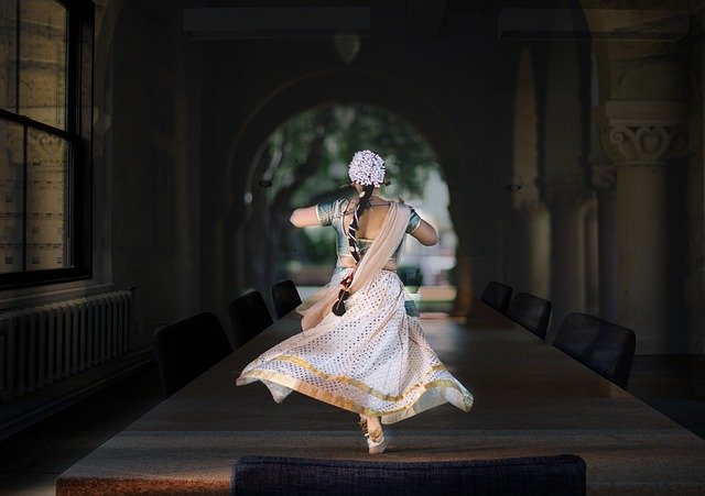 تنزيل Dancer Dance Table مجانًا - صورة أو صورة مجانية ليتم تحريرها باستخدام محرر الصور عبر الإنترنت GIMP