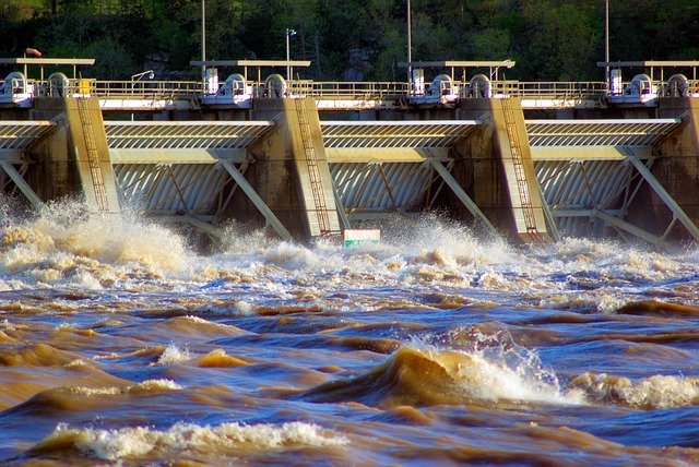 Kostenloser Download Dardanelle Dam während der Flut - kostenloses Foto oder Bild zur Bearbeitung mit GIMP Online-Bildbearbeitung