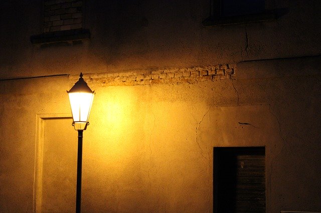 Téléchargement gratuit Darkness Lantern Hauswand - photo ou image gratuite à éditer avec l'éditeur d'images en ligne GIMP