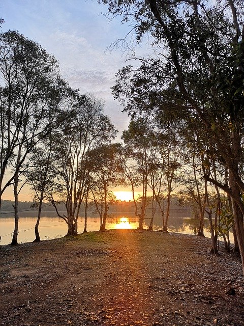 הורדה חינם של Dawn Lake Sunrise - תמונה או תמונה בחינם לעריכה עם עורך התמונות המקוון GIMP