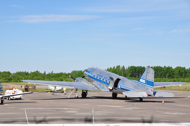 Gratis download dc3 malmi finland vliegtuigen gratis foto om te bewerken met GIMP gratis online afbeeldingseditor