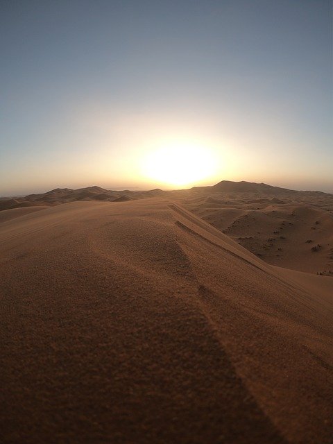 Baixe gratuitamente Desert Sunset Landscape - foto ou imagem grátis para ser editada com o editor de imagens online GIMP