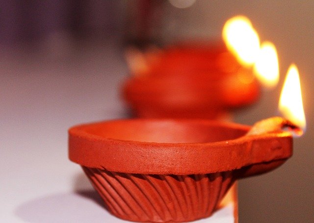 Unduh gratis Diwali Lamp Lights - foto atau gambar gratis untuk diedit dengan editor gambar online GIMP