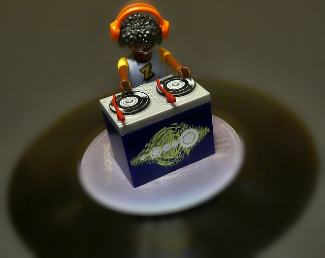 Free download dj disc jockey vinyl records figure free picture to be edited with GIMP free online image editor