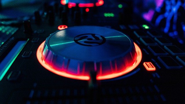 تنزيل مجاني لصورة dj music disco vinyl لصوت الصوت مجانًا ليتم تحريرها باستخدام محرر الصور المجاني عبر الإنترنت من GIMP