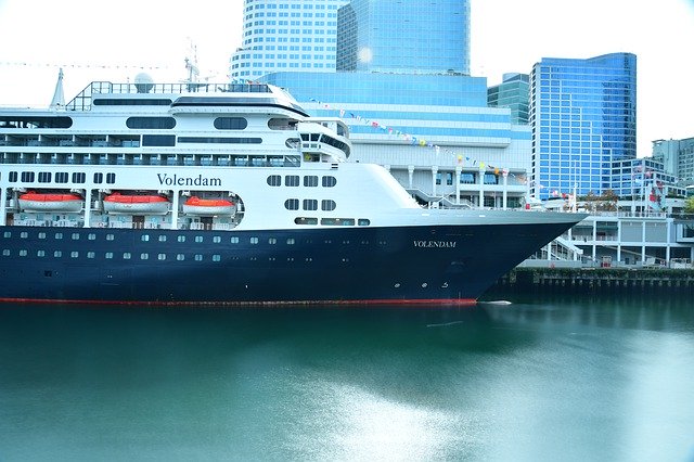 Téléchargement gratuit de Docked Ship Cruise Waterfront - photo ou image gratuite à éditer avec l'éditeur d'images en ligne GIMP