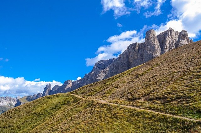 ดาวน์โหลดฟรี Dolomites Mountains Rock - รูปถ่ายหรือรูปภาพฟรีที่จะแก้ไขด้วยโปรแกรมแก้ไขรูปภาพออนไลน์ GIMP