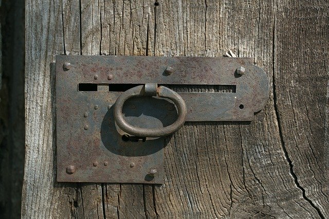 Téléchargement gratuit de serrure de porte en bois antique - photo ou image gratuite à éditer avec l'éditeur d'images en ligne GIMP