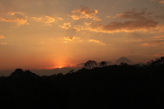 Unduh gratis Down Sunset Volcano - foto atau gambar gratis untuk diedit dengan editor gambar online GIMP