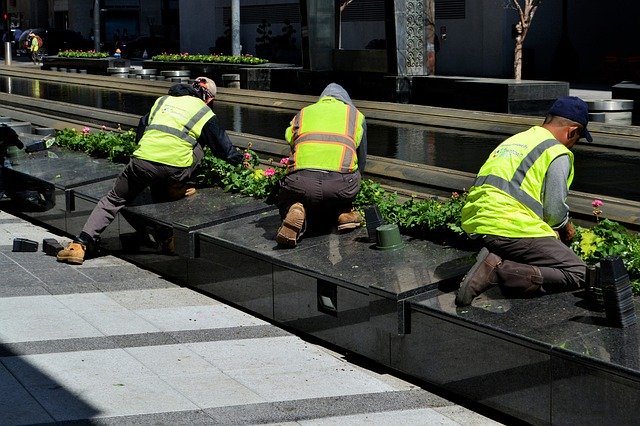 ดาวน์โหลดฟรี Downtown District Employee Worker - รูปถ่ายหรือรูปภาพฟรีที่จะแก้ไขด้วยโปรแกรมแก้ไขรูปภาพออนไลน์ GIMP