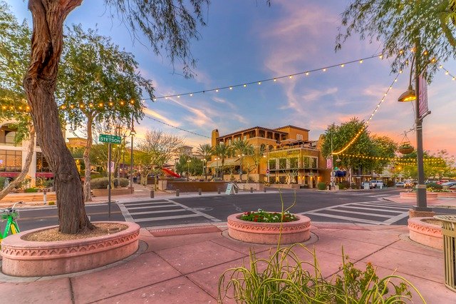 Bezpłatne pobieranie Downtown Scottsdale w Arizonie — bezpłatne zdjęcie lub obraz do edycji za pomocą internetowego edytora obrazów GIMP