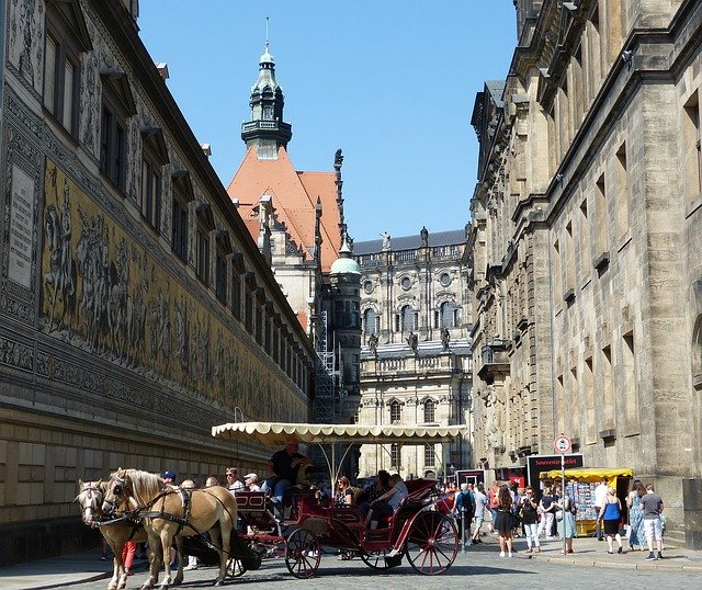 Scarica gratuitamente la Piazza del Duomo di Dresda: foto o immagini gratuite da modificare con l'editor di immagini online GIMP