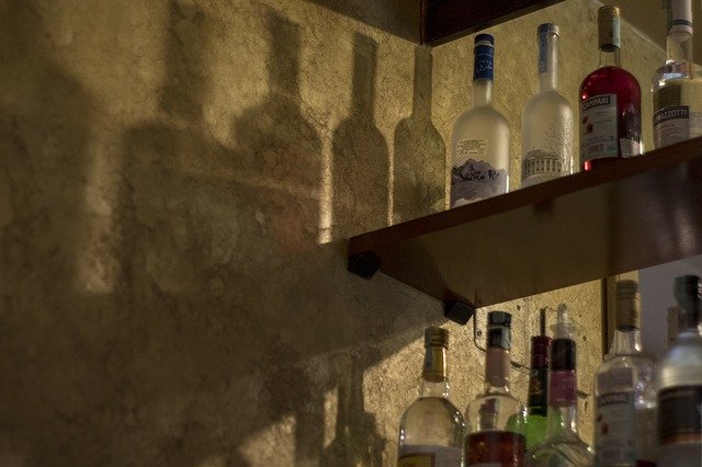 Descărcare gratuită Drink Shadow - fotografie sau imagine gratuită pentru a fi editată cu editorul de imagini online GIMP