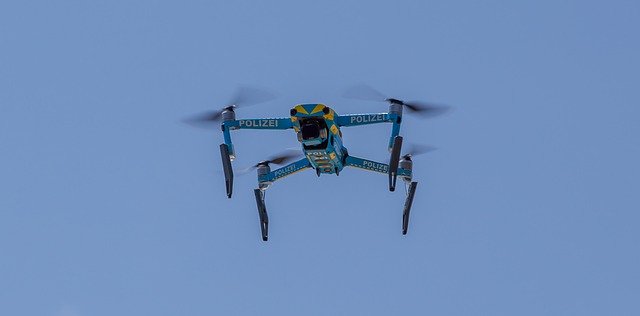 Gratis download Drone Flying Camera Police - gratis foto of afbeelding om te bewerken met GIMP online afbeeldingseditor