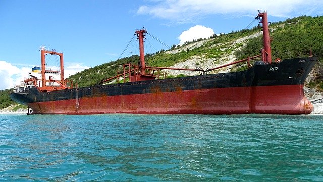 Muat turun percuma Dry-Cargo Ship Shoal Sea - foto atau gambar percuma untuk diedit dengan editor imej dalam talian GIMP